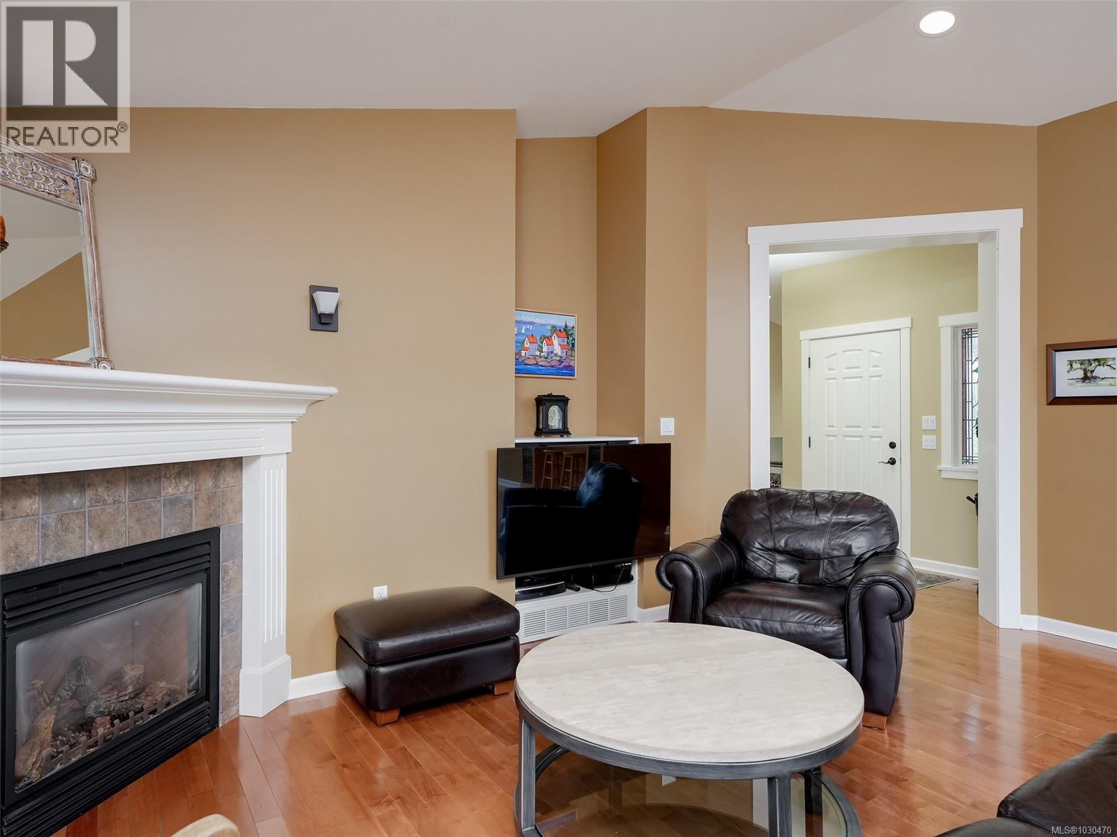 1046 SUMMER BREEZE LANE - 8