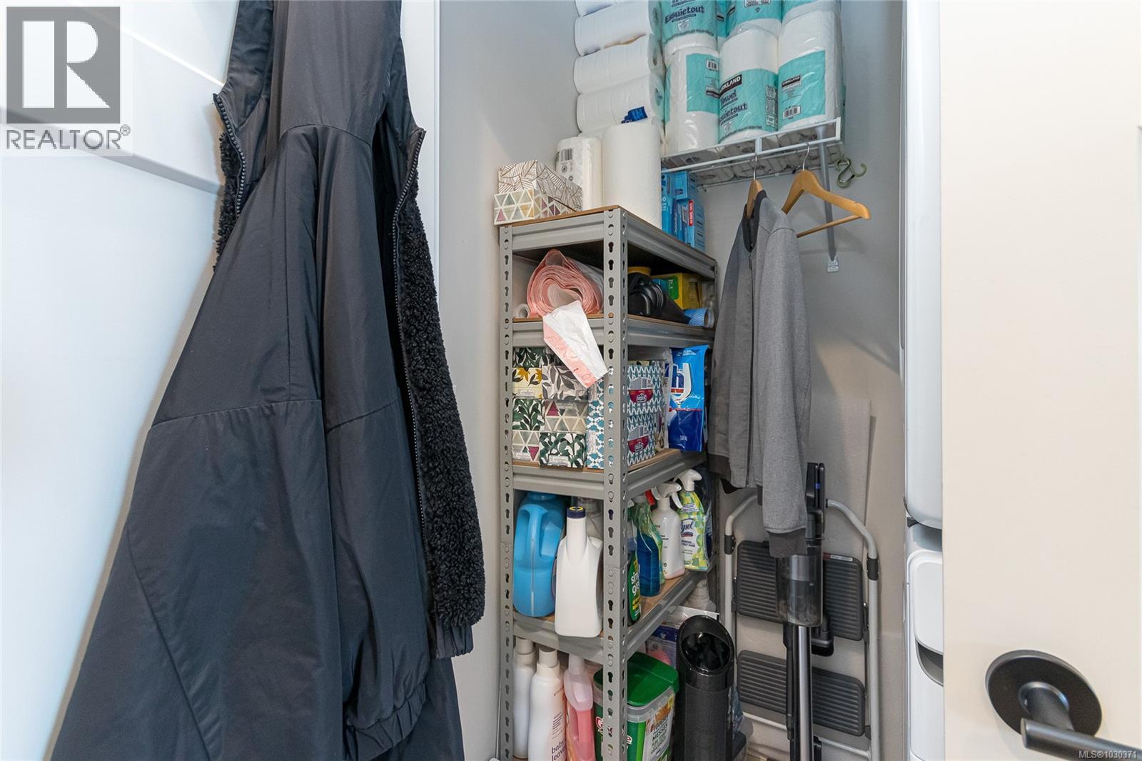 403 958 Pharoah Mews, Langford