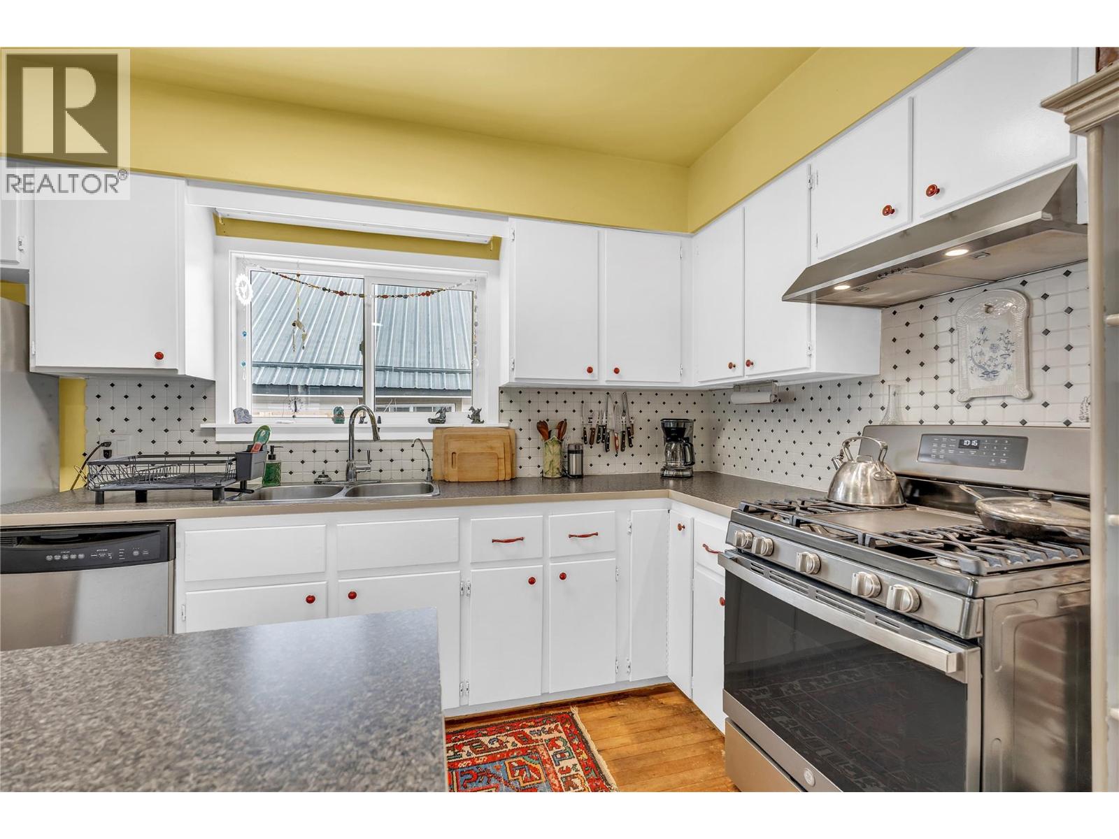 45 FENCHURCH AVENUE - 9