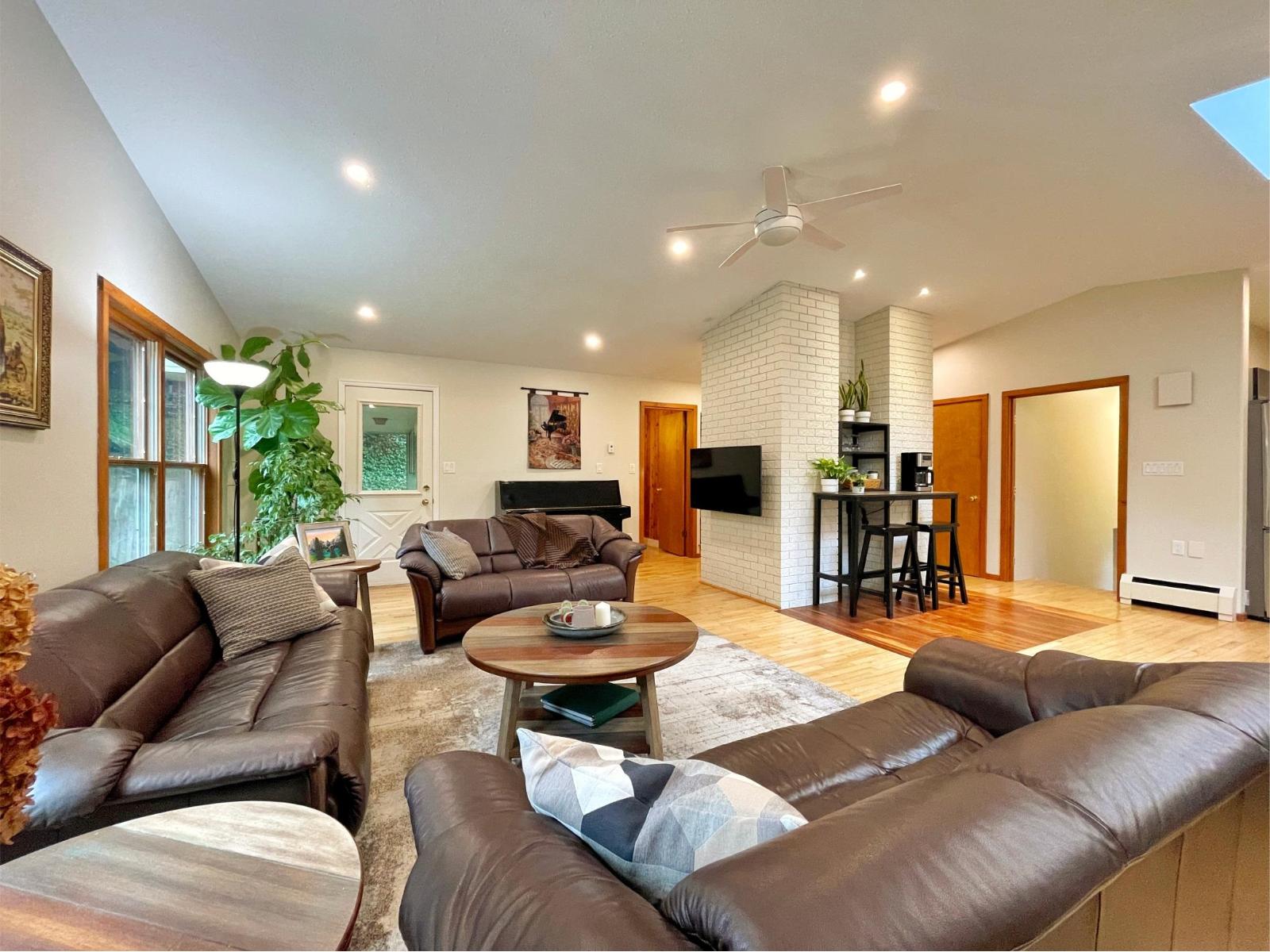 3048 HOT SPRINGS ROAD, Agassiz, Agassiz