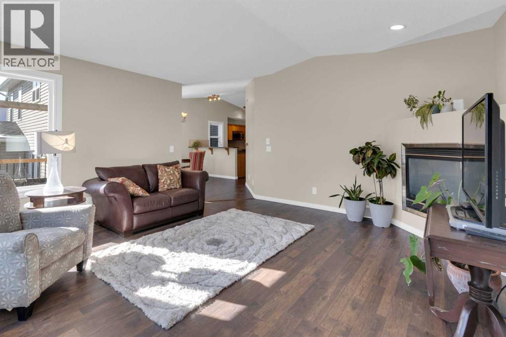 Single Family House Bi-level for Sale in  Evansbrooke Point NW Evanston Calgary 