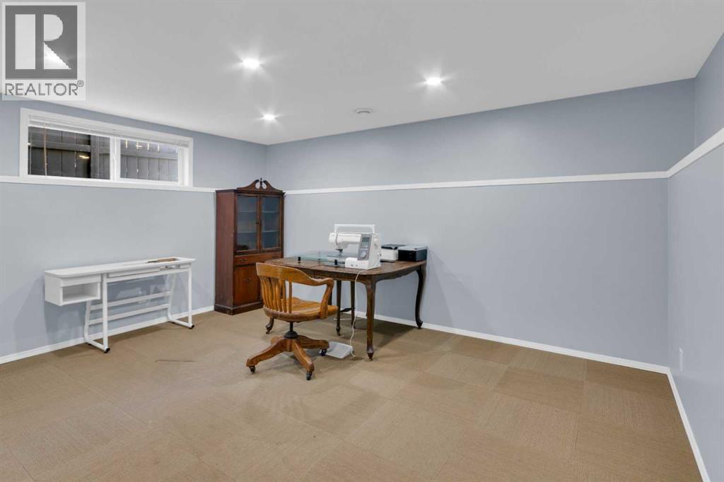 Single Family House Bi-level for Sale in  Evansbrooke Point NW Evanston Calgary 