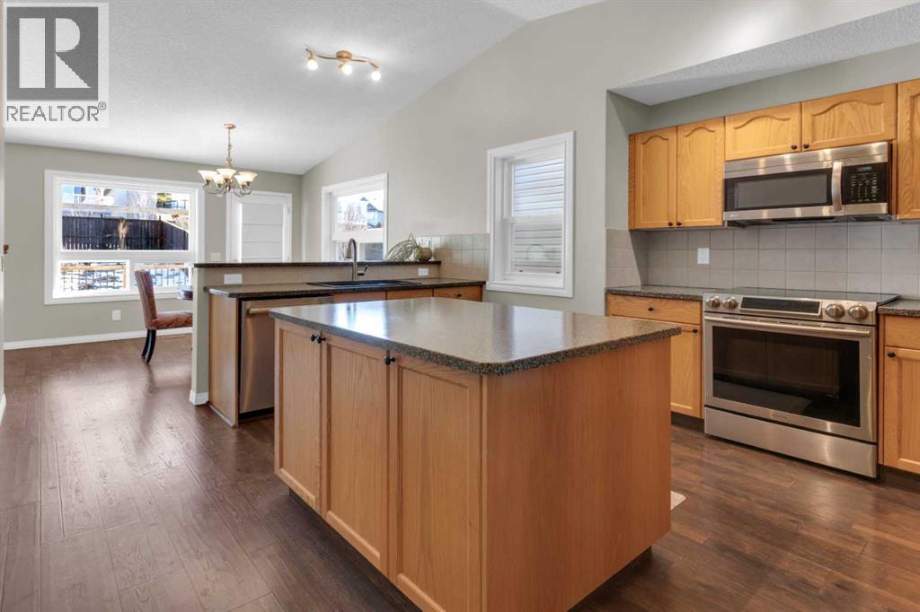 Single Family House Bi-level for Sale in  Evansbrooke Point NW Evanston Calgary 