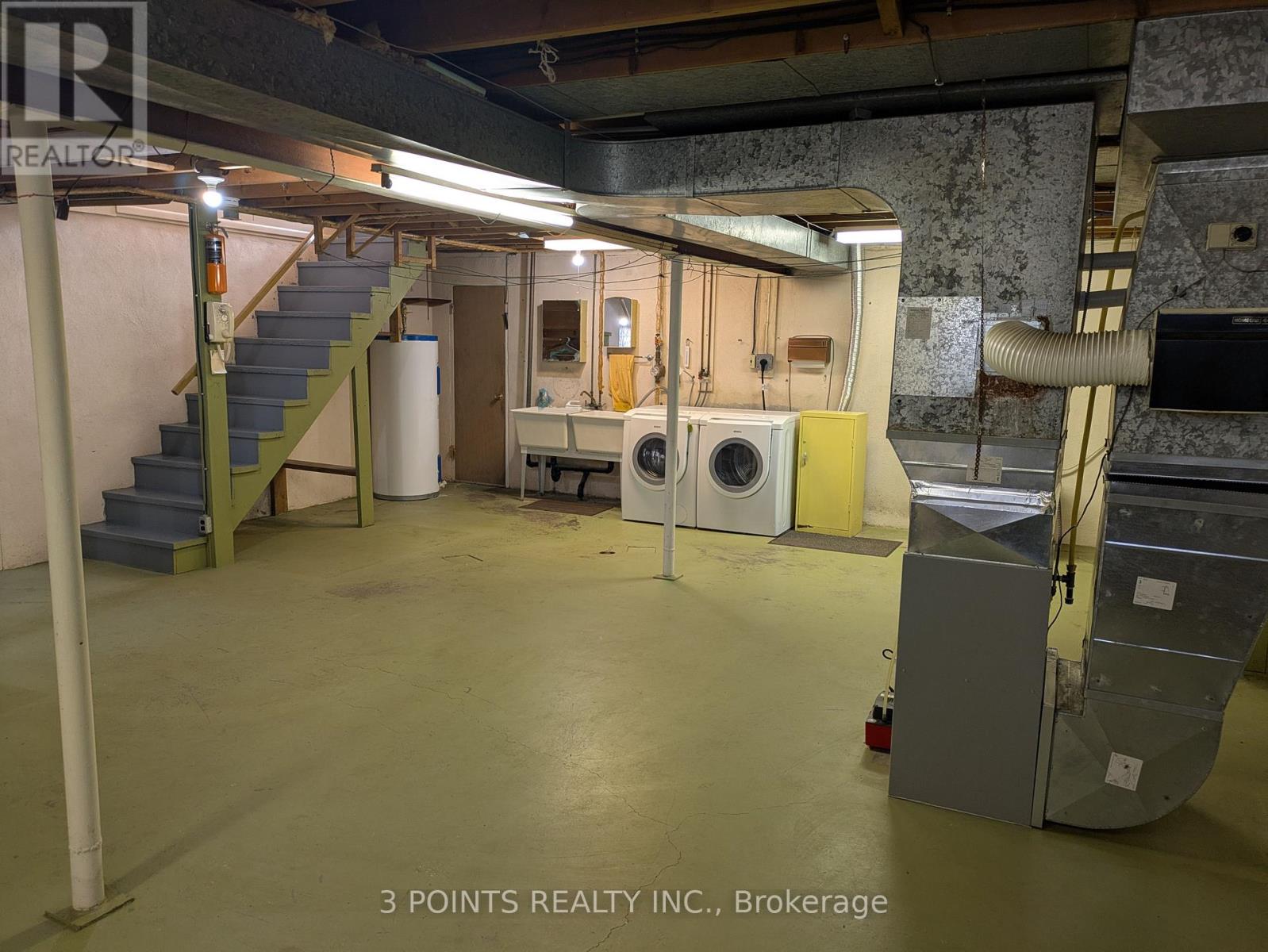 194 PEEL STREET S Property Photo