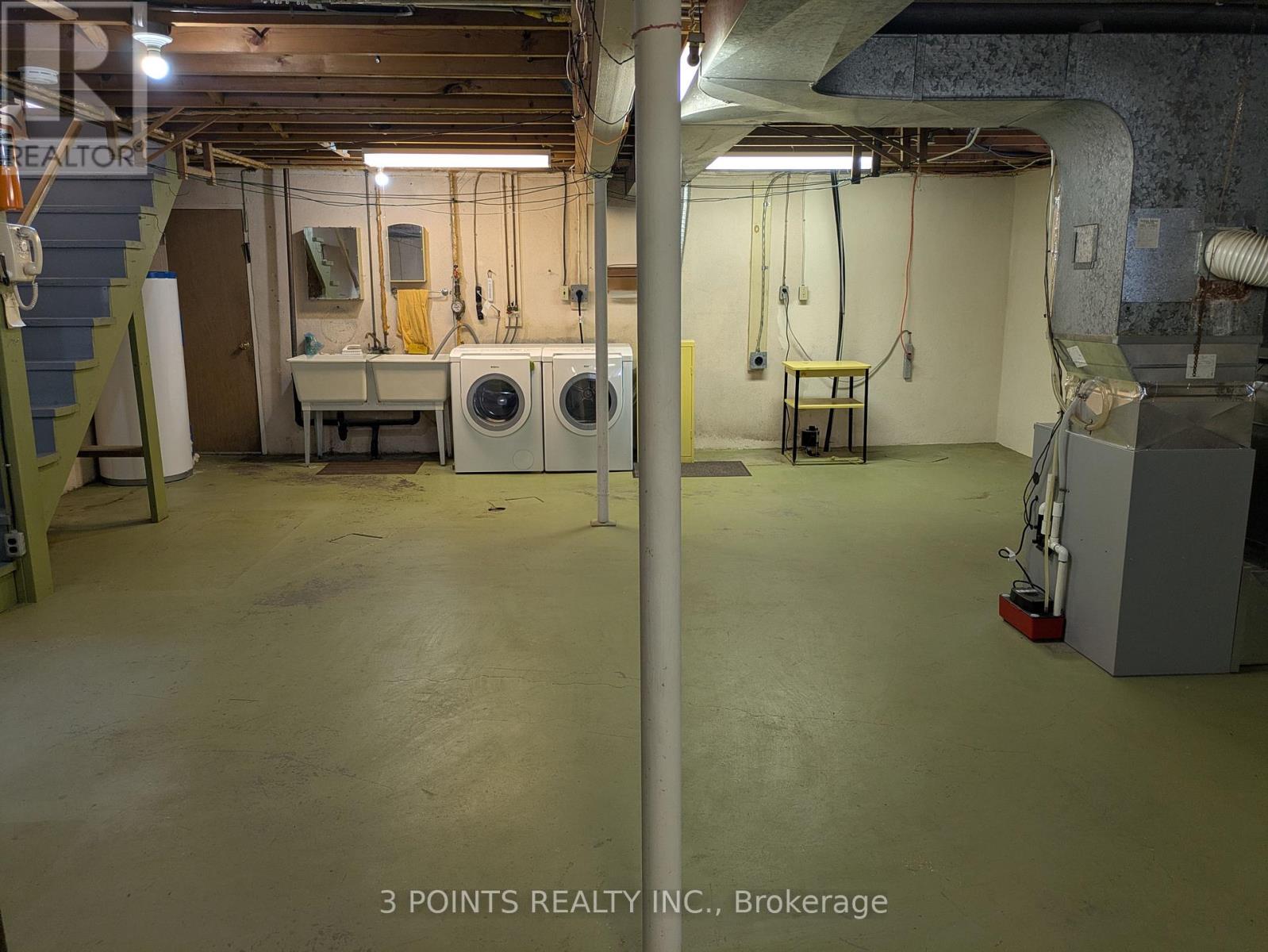 194 PEEL STREET S Property Photo