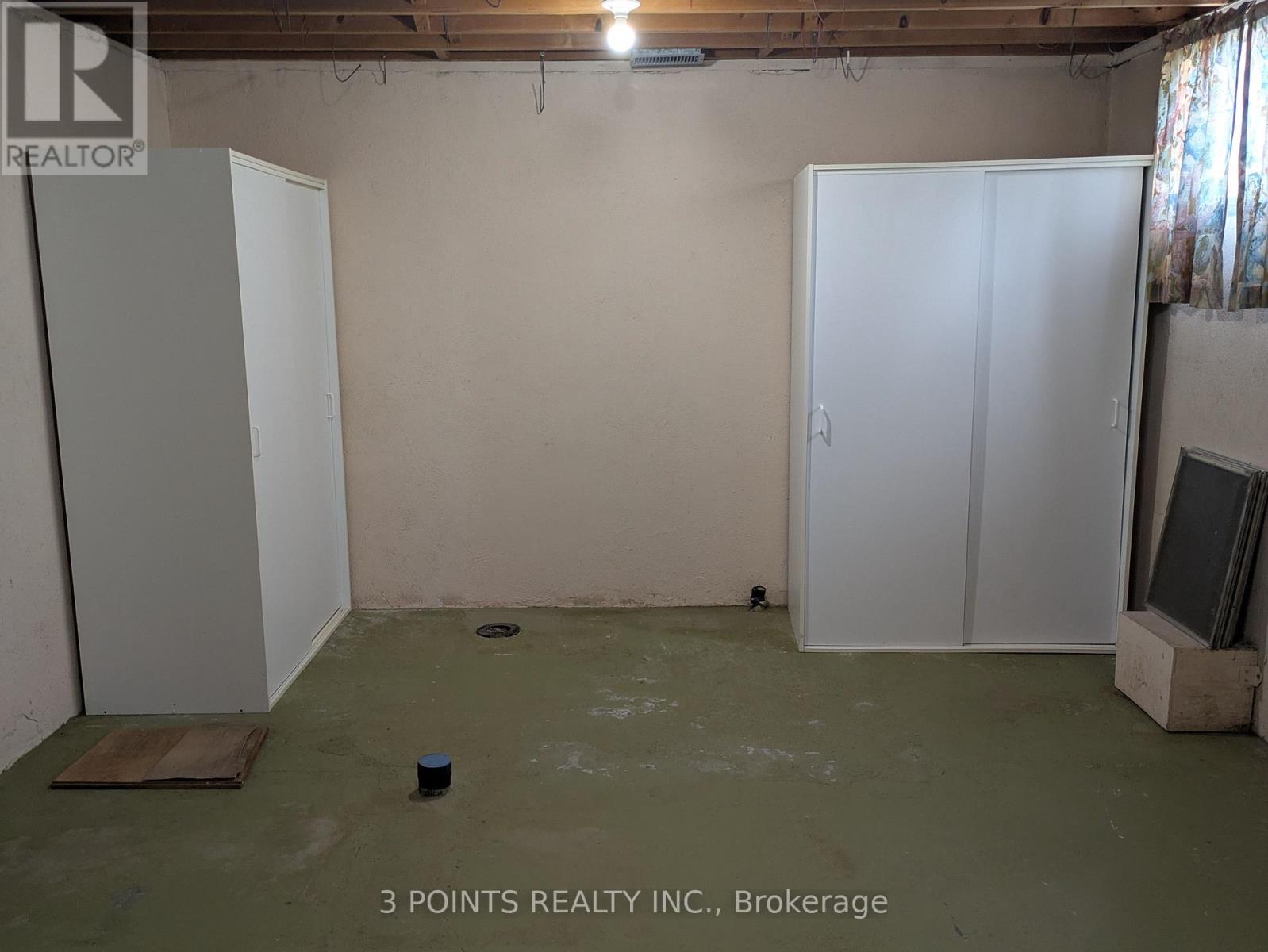 194 PEEL STREET S Property Photo