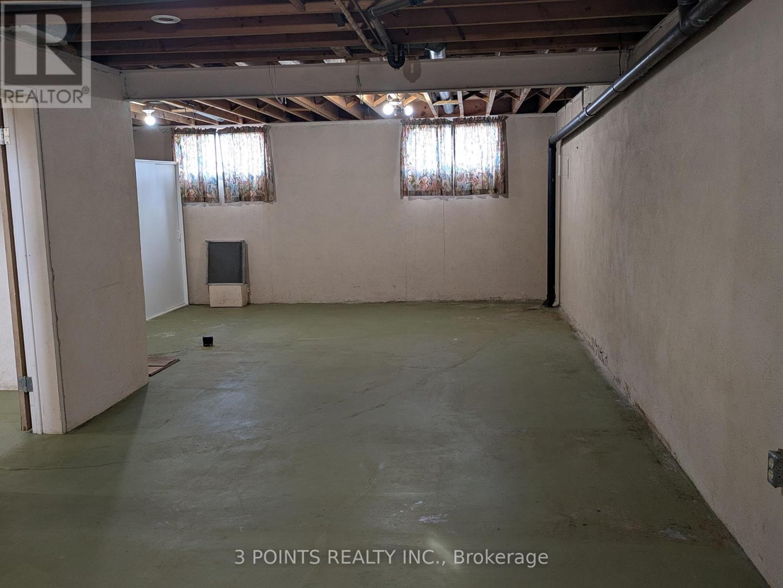 194 PEEL STREET S Property Photo