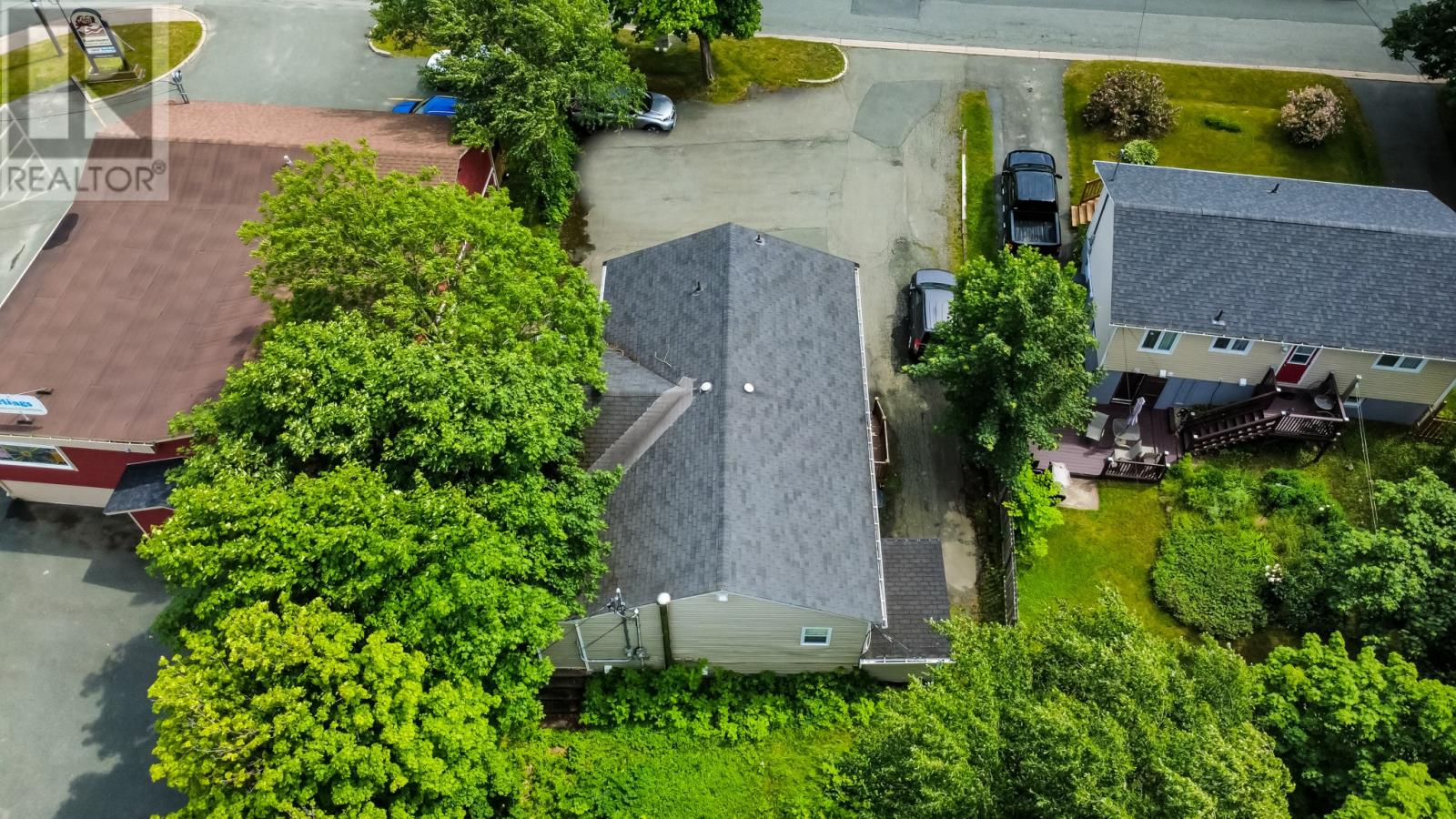 4 EDINBURGH DRIVE - 23