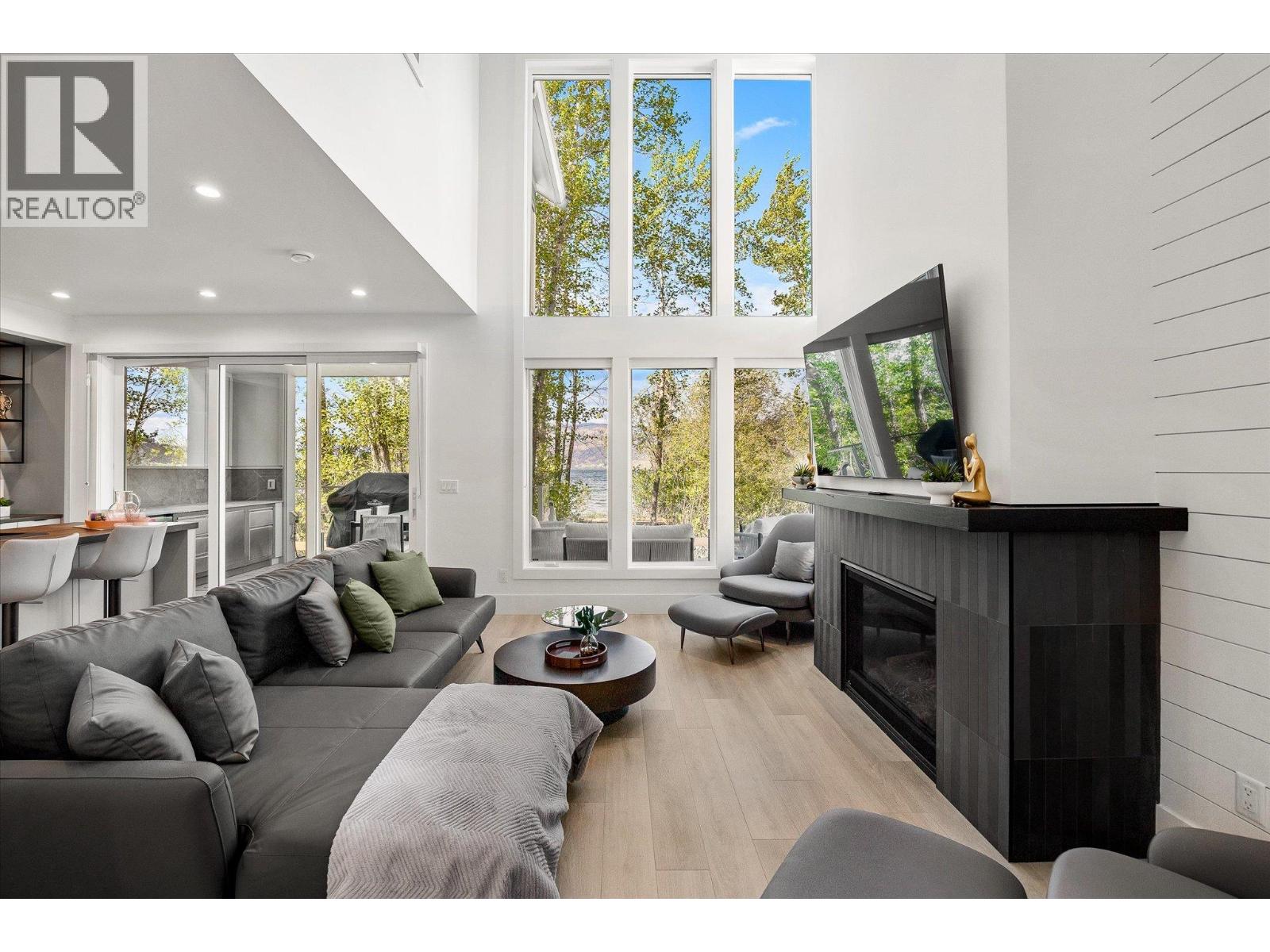 3210 Landry Crescent, Summerland