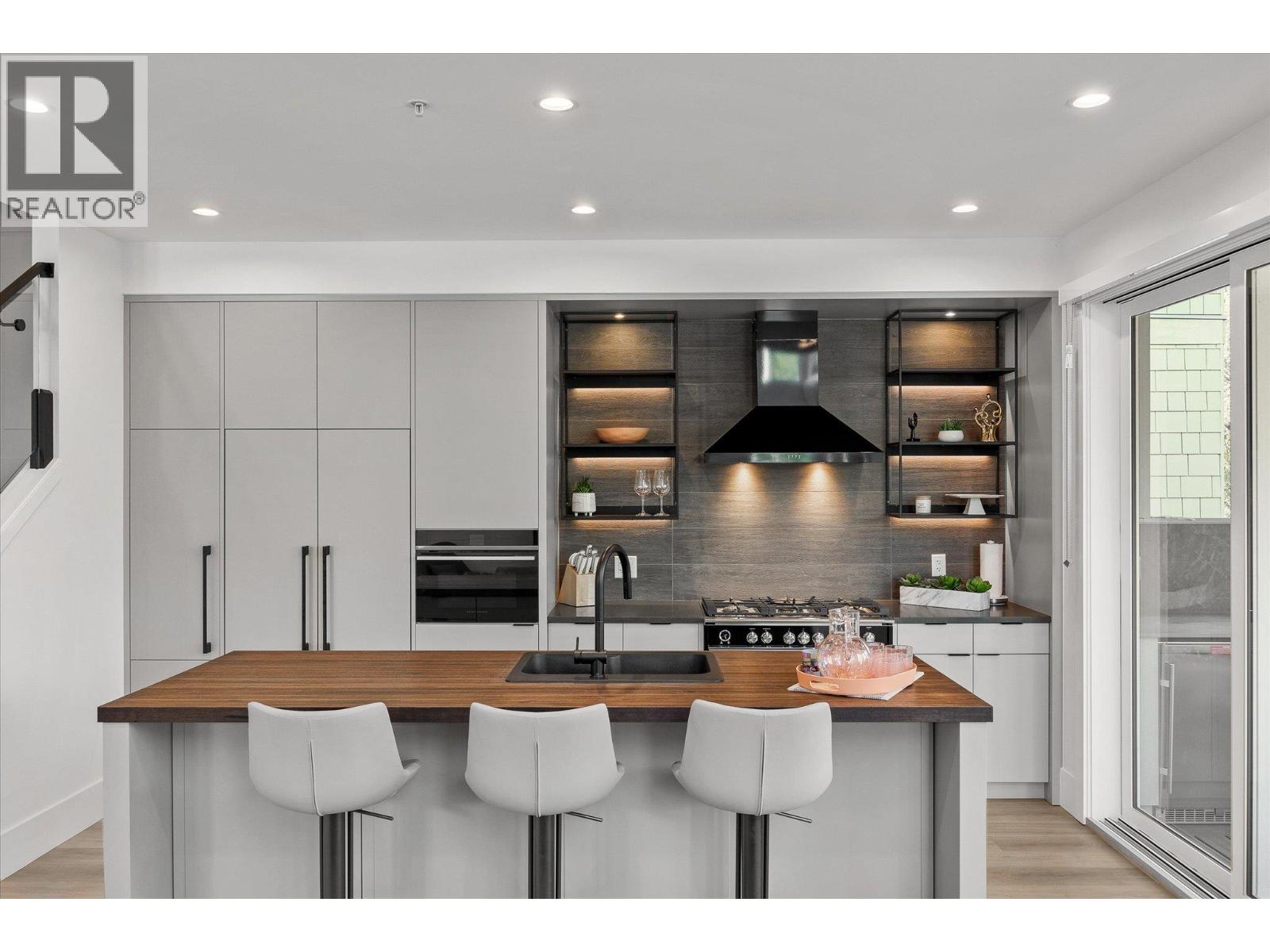 3210 Landry Crescent, Summerland