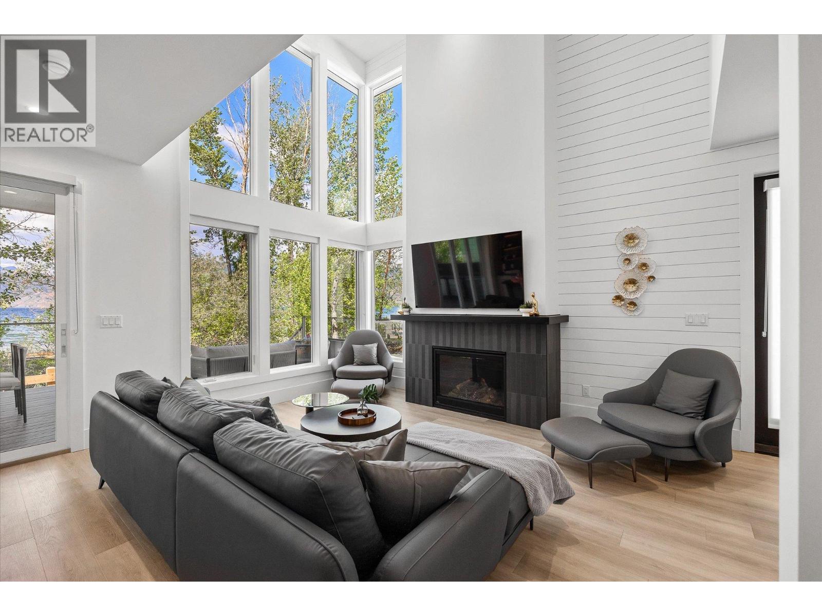 3210 Landry Crescent, Summerland
