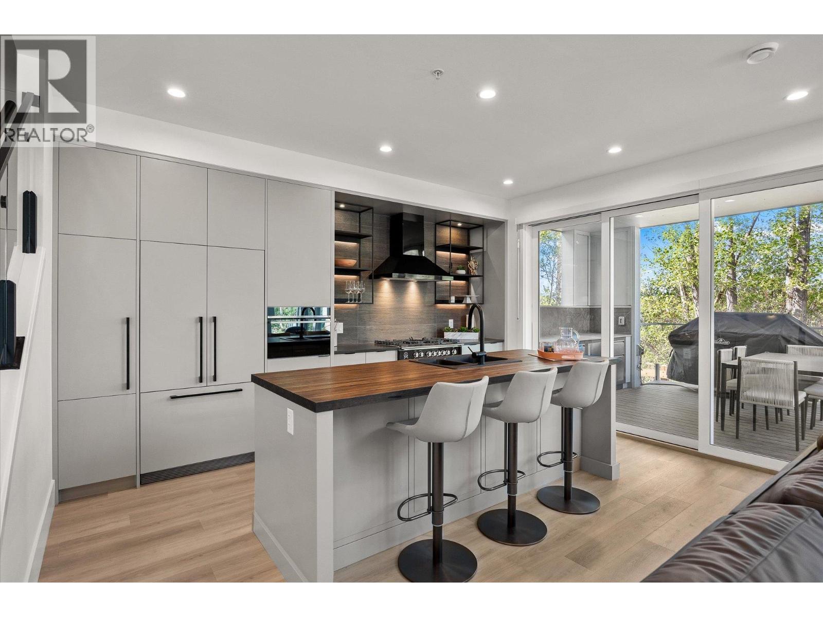 3210 Landry Crescent, Summerland