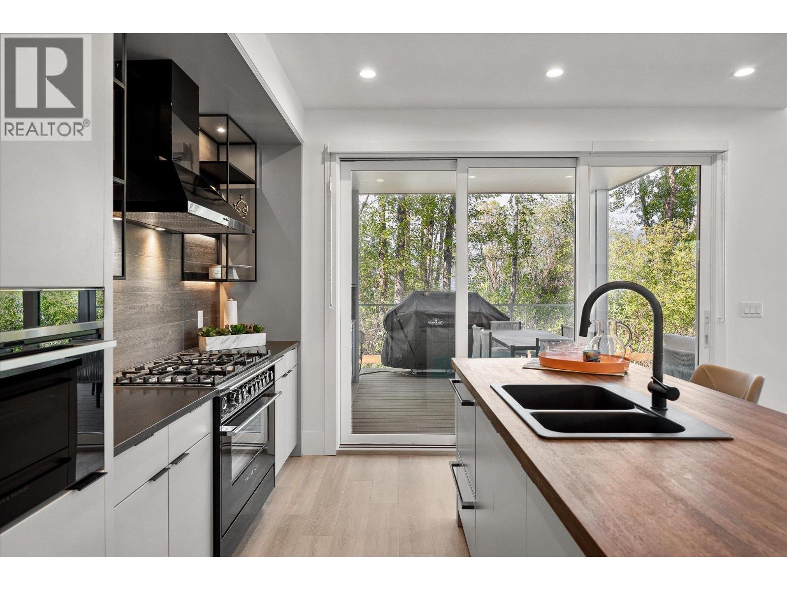 3210 Landry Crescent, Summerland