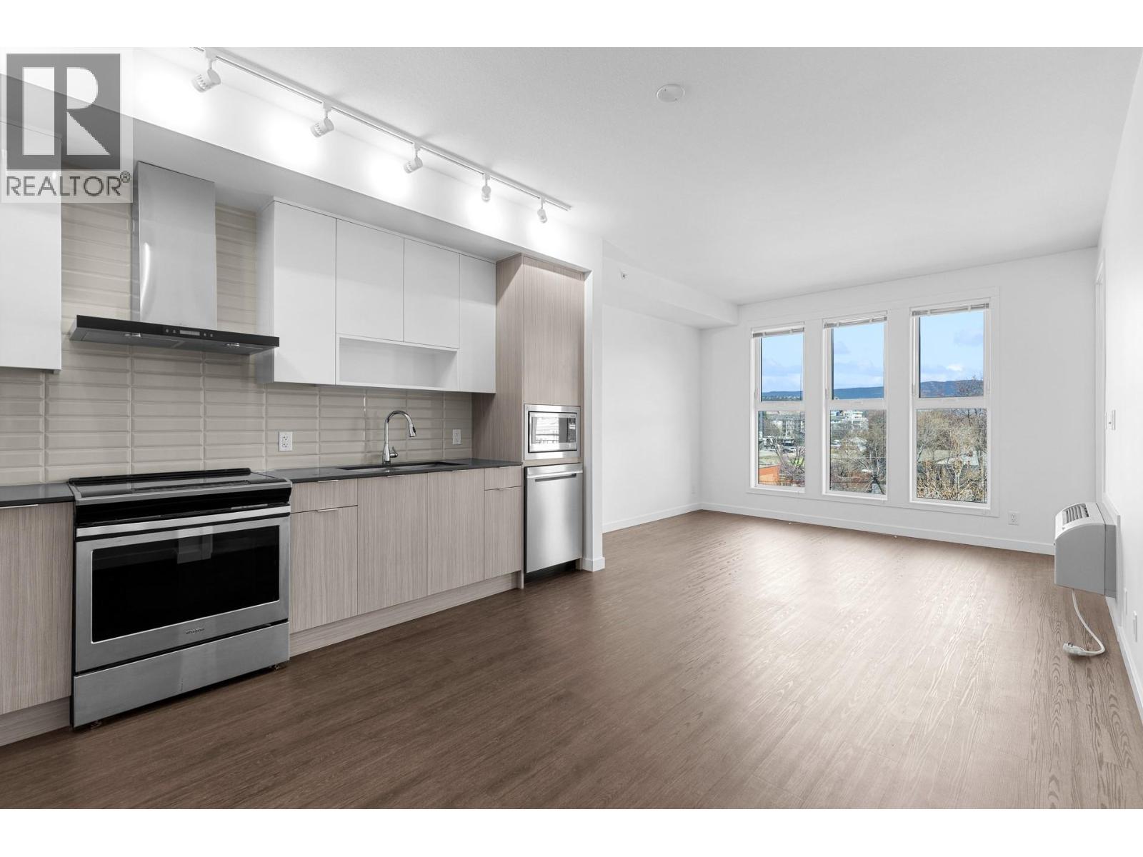 #PH3 1800 Richter Street - 4