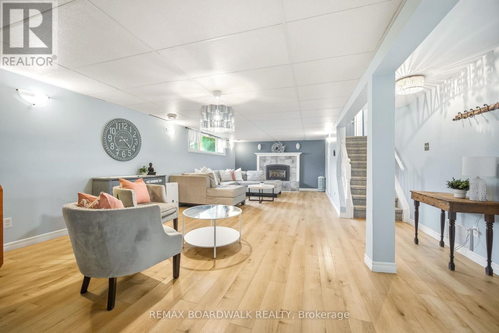 121 STAMFORD DRIVE — photo 22