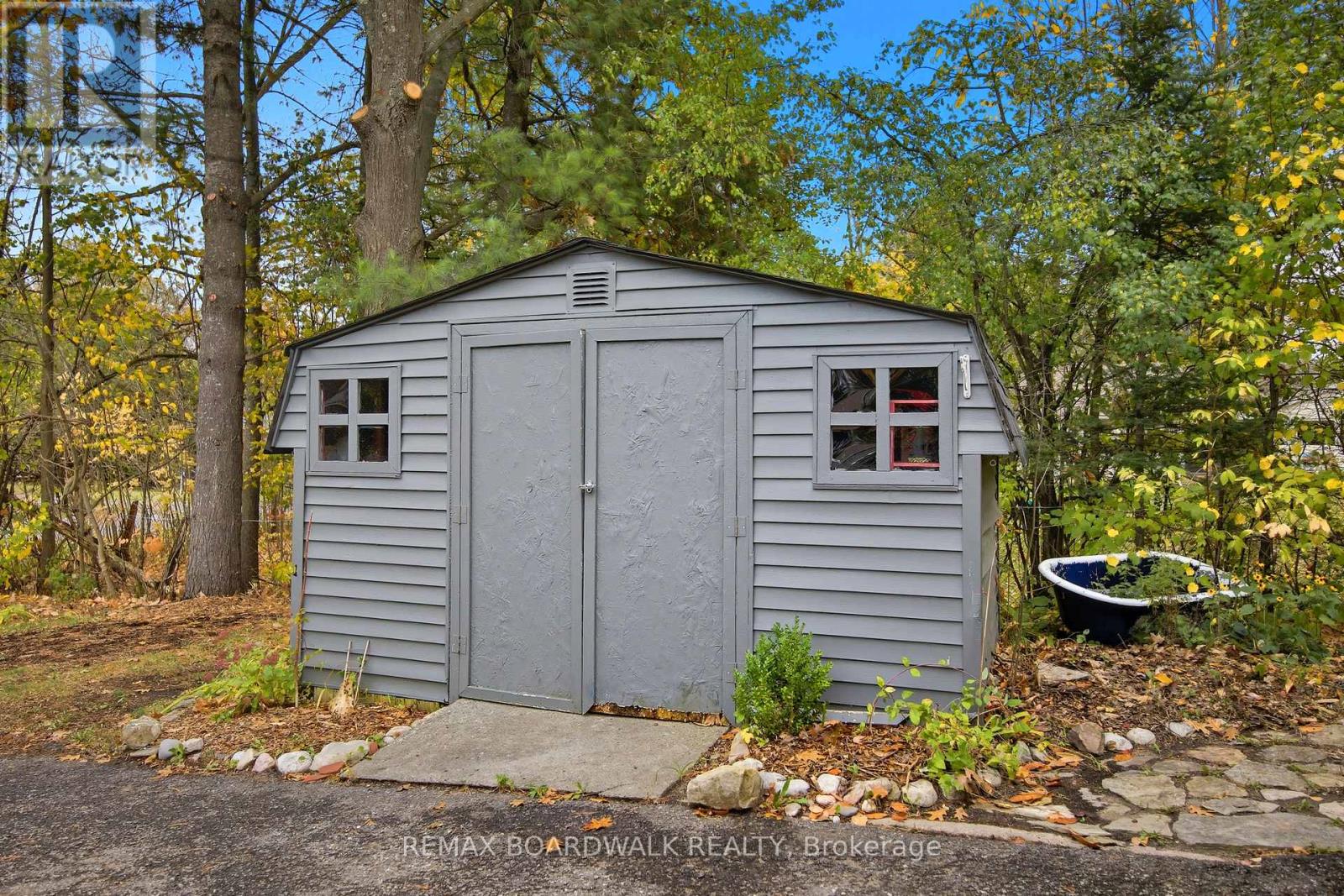 121 STAMFORD DRIVE — photo 32