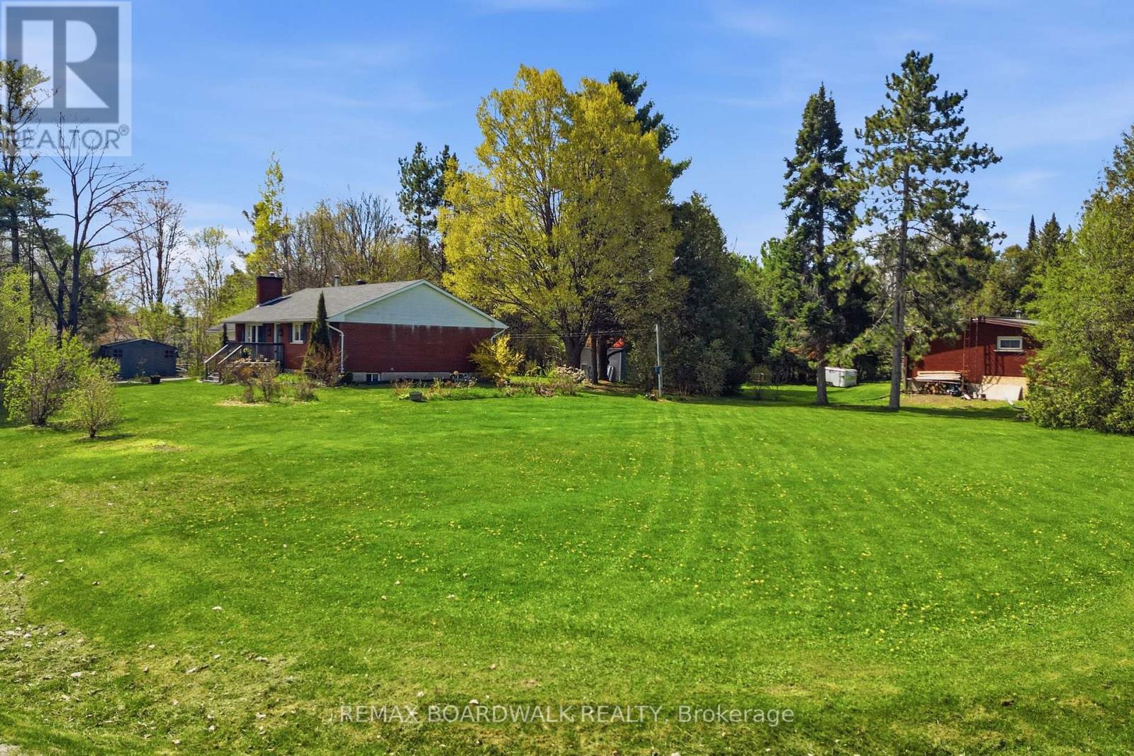 121 STAMFORD DRIVE — photo 34