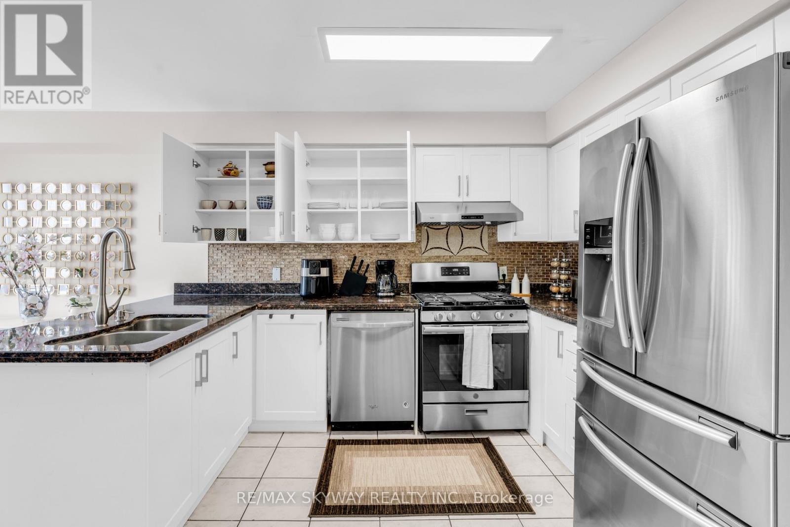 96 JENKINSON WAY - 11