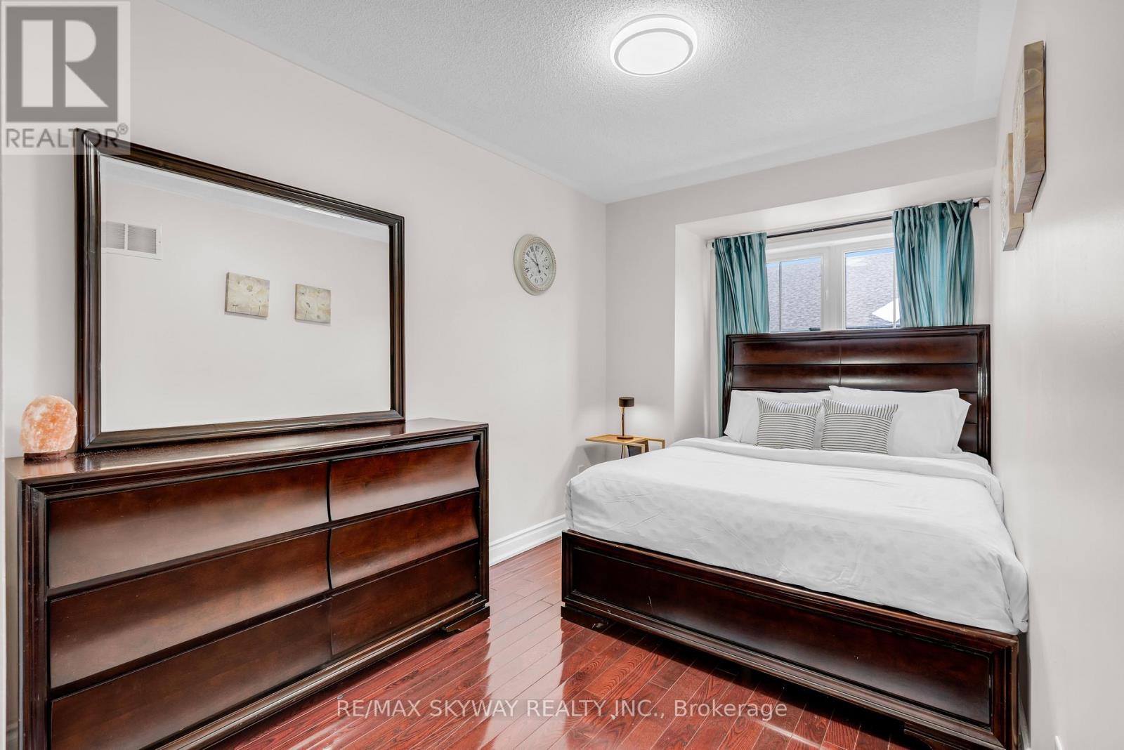 96 JENKINSON WAY - 15