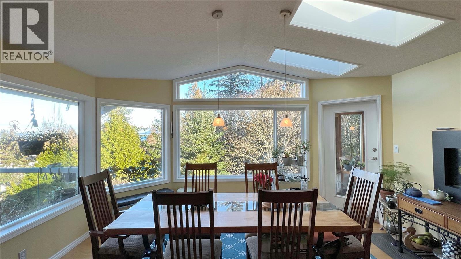  986 Seapearl Place, Saanich