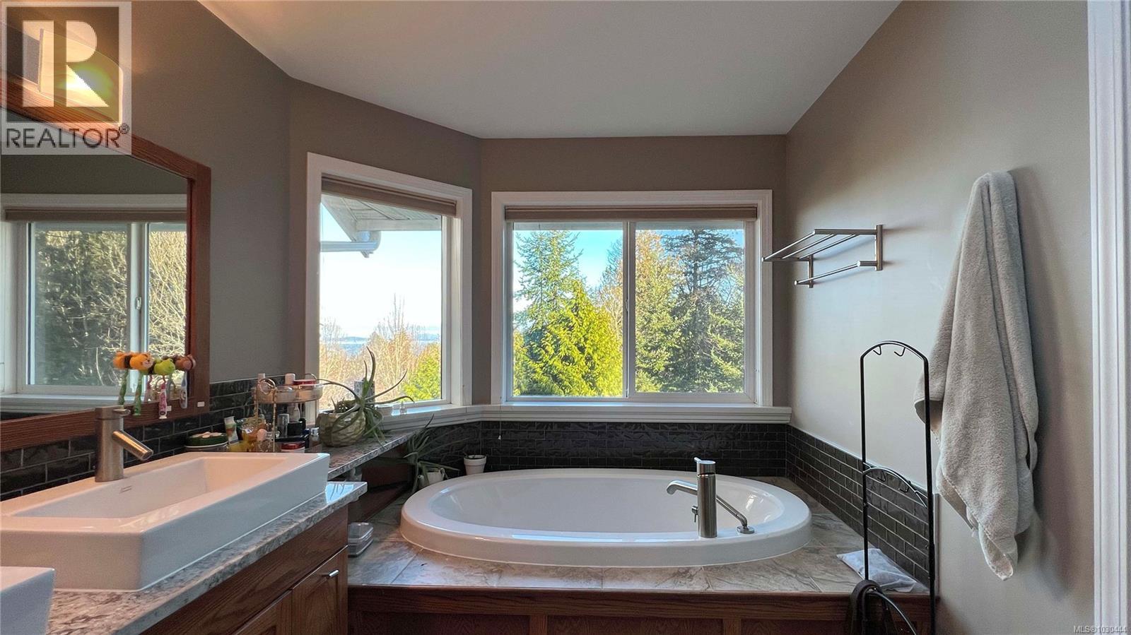  986 Seapearl Place, Saanich