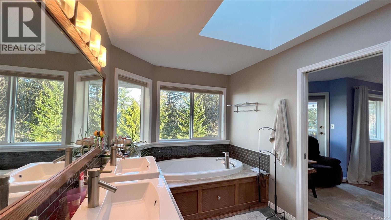  986 Seapearl Place, Saanich