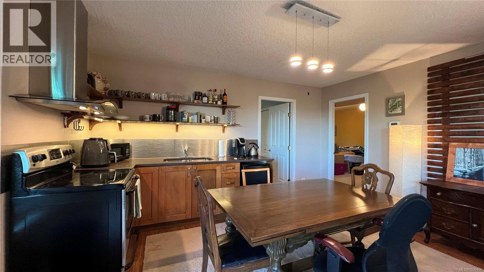  986 Seapearl Place, Saanich