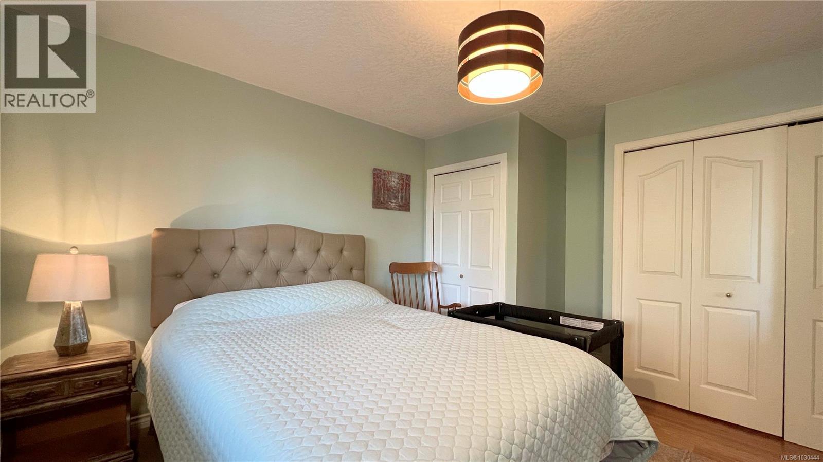  986 Seapearl Place, Saanich