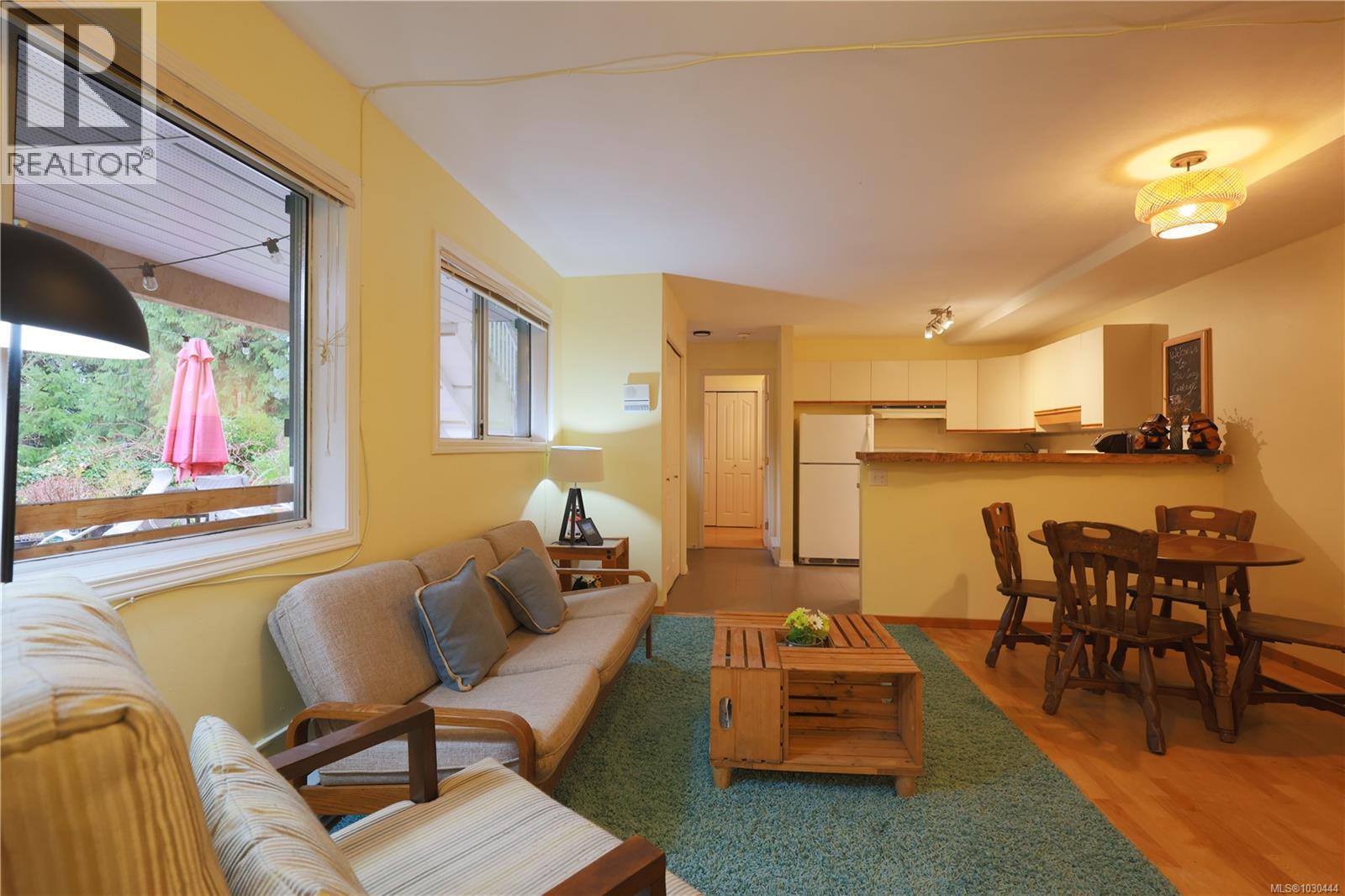  986 Seapearl Place, Saanich