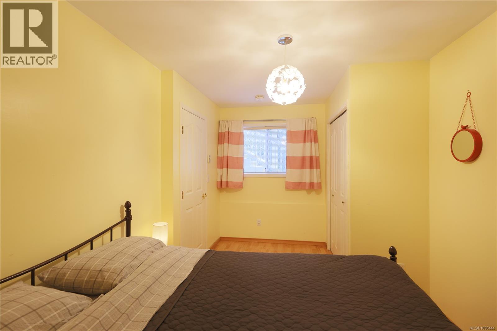  986 Seapearl Place, Saanich