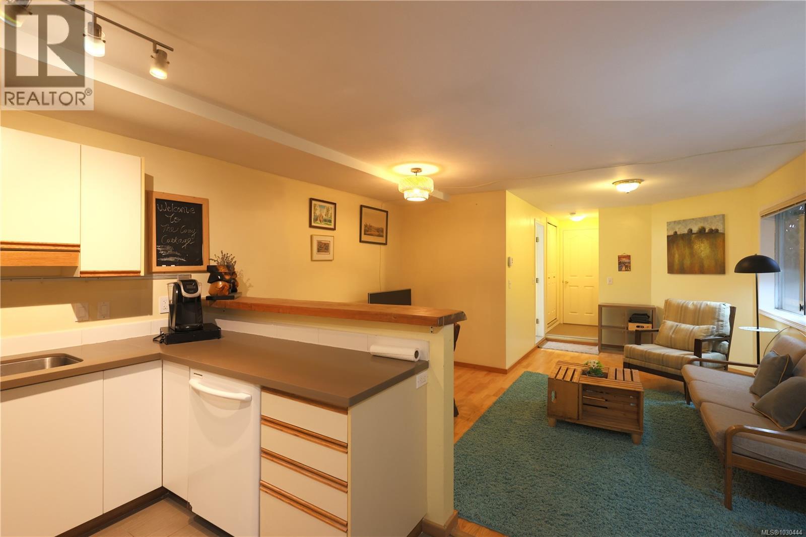  986 Seapearl Place, Saanich