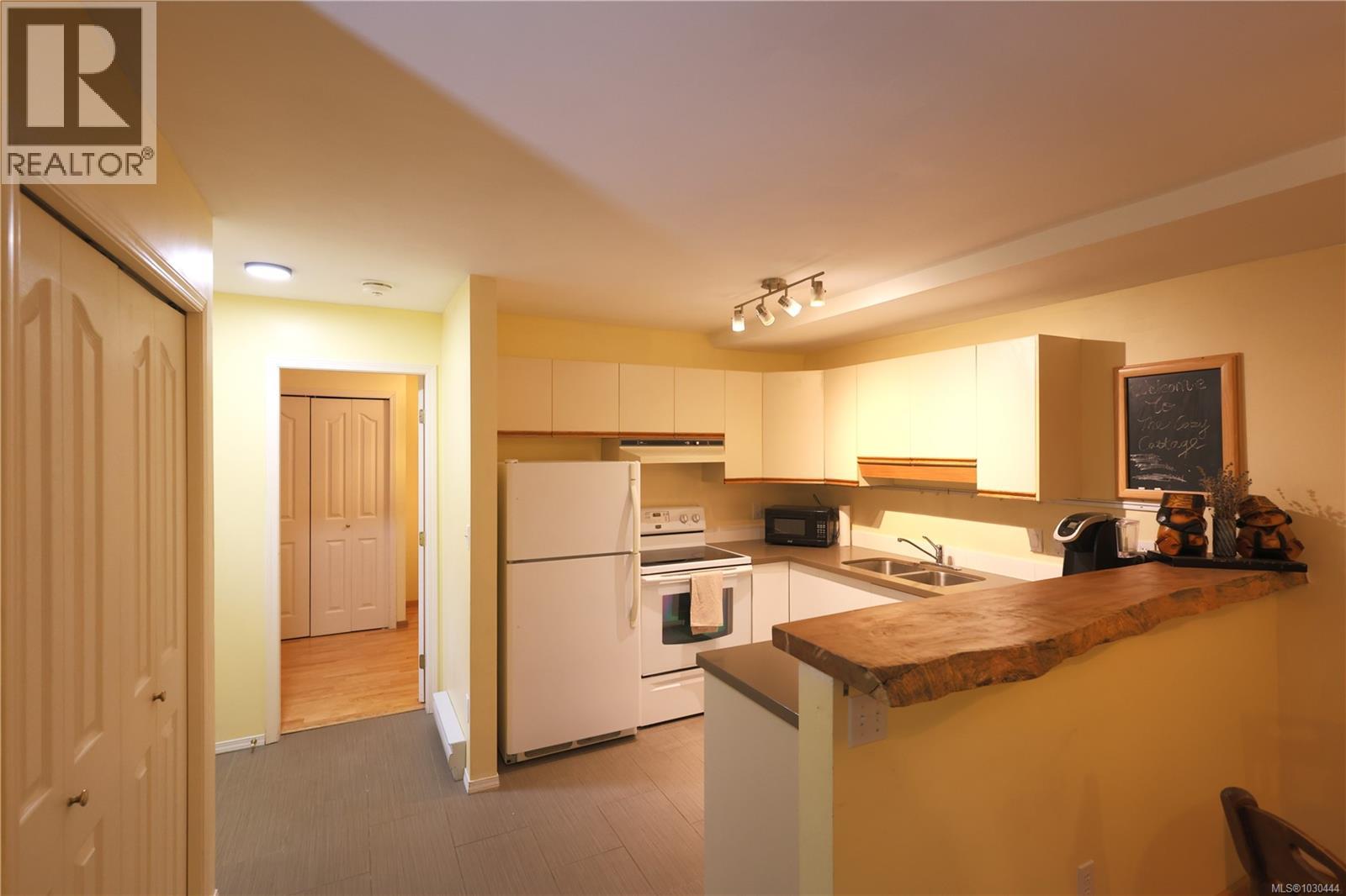  986 Seapearl Place, Saanich