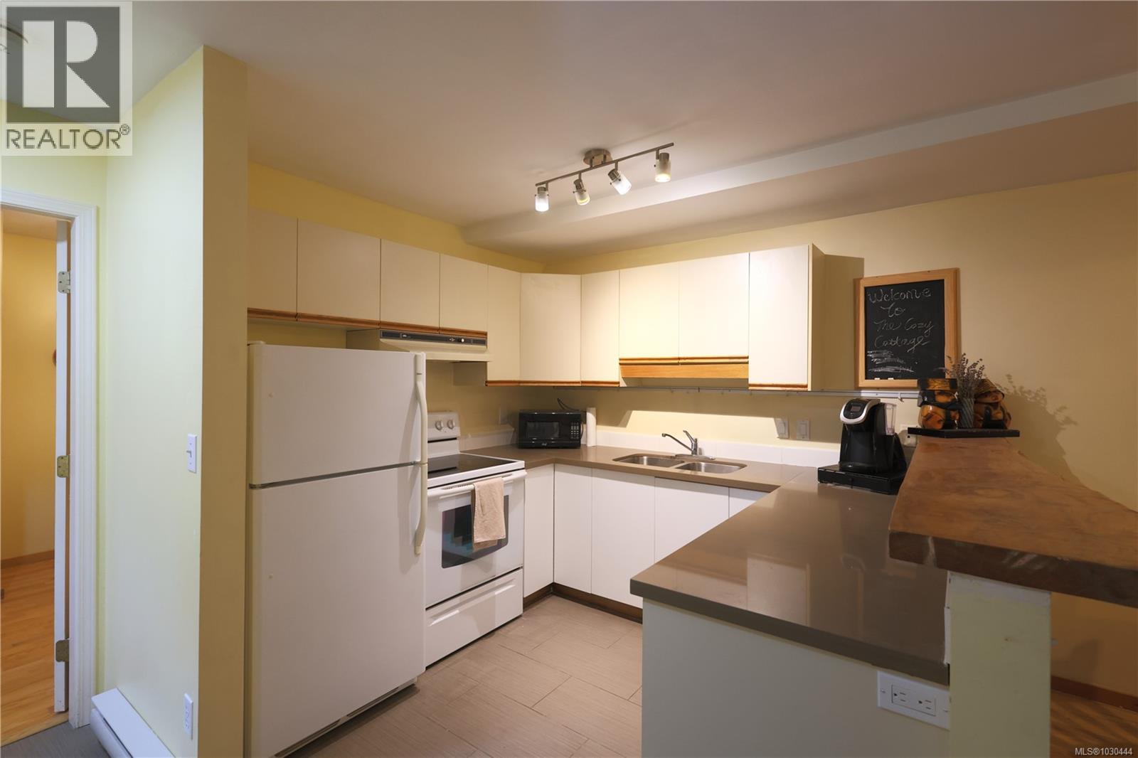  986 Seapearl Place, Saanich