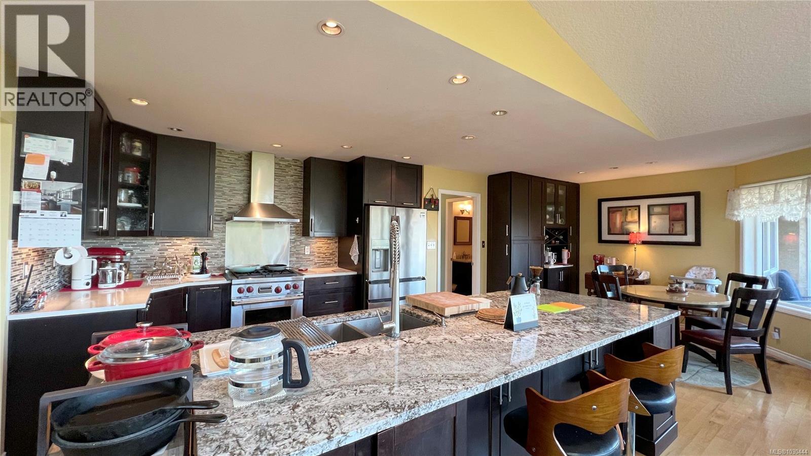  986 Seapearl Place, Saanich