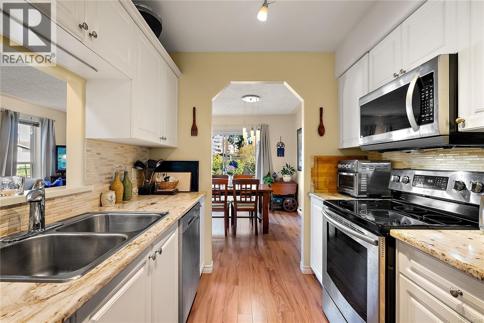 #103 793 MEAFORD AVE - 8