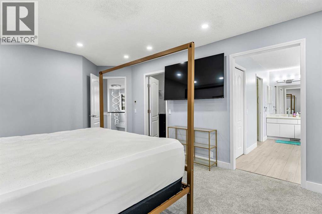 Single Family House for Sale in  Douglas Park Boulevard SE Douglasdale/Glen Calgary 