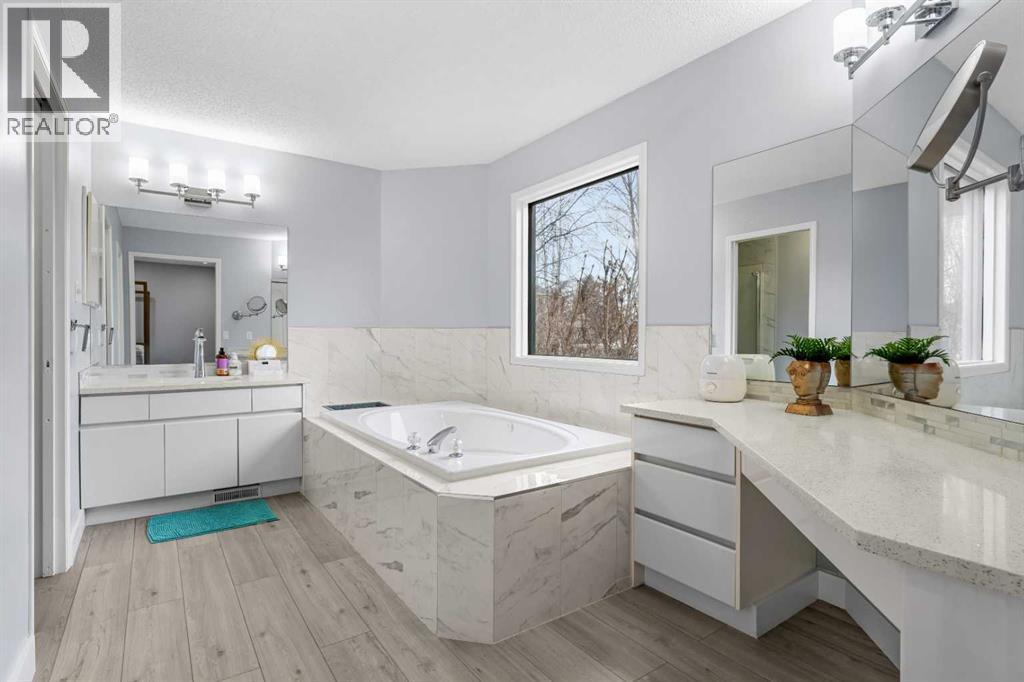 Single Family House for Sale in  Douglas Park Boulevard SE Douglasdale/Glen Calgary 