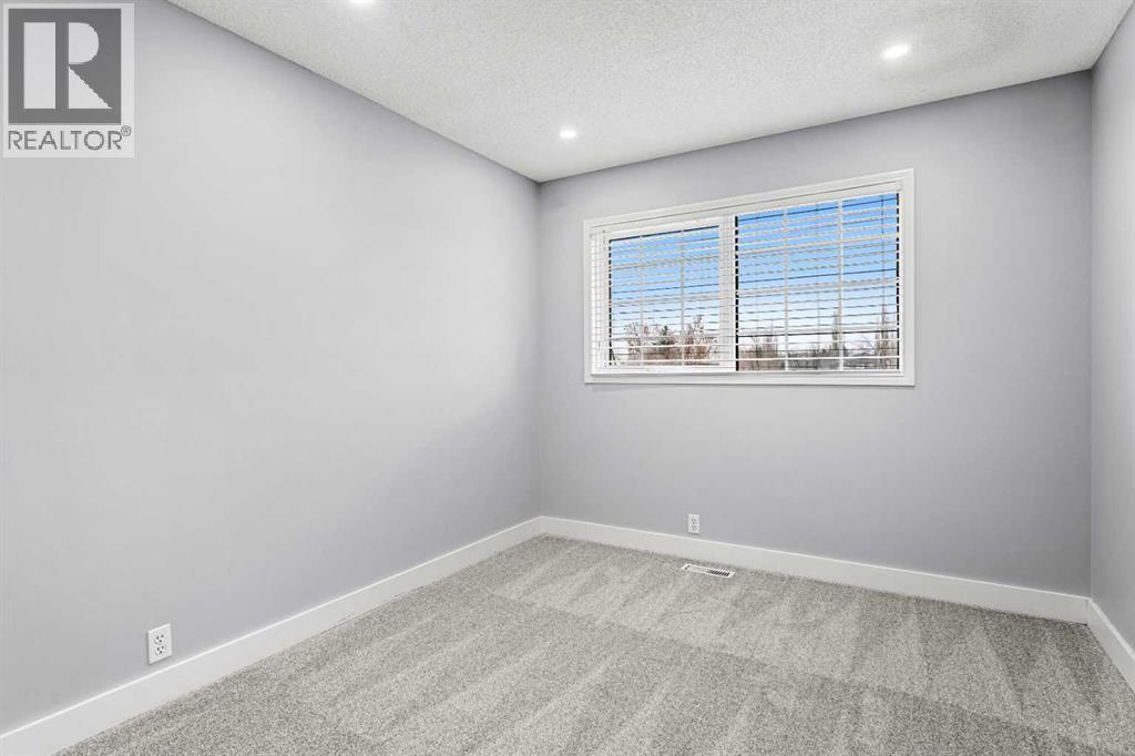 Single Family House for Sale in  Douglas Park Boulevard SE Douglasdale/Glen Calgary 