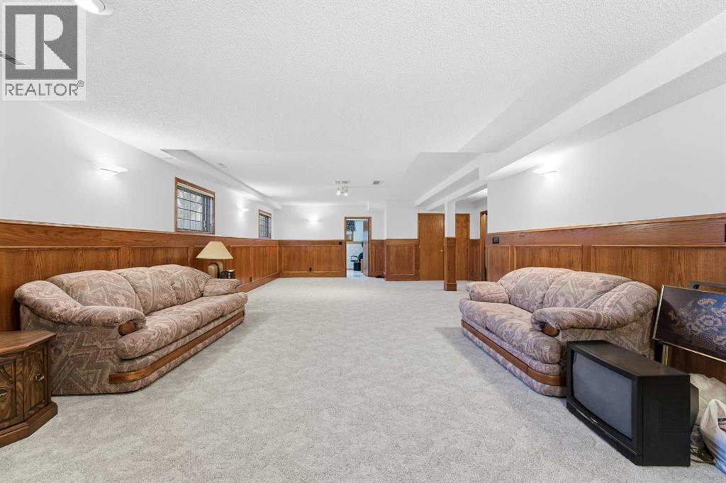 Single Family House Bi-level for Sale in  Sierra Morena Court SW Signal Hill Calgary 