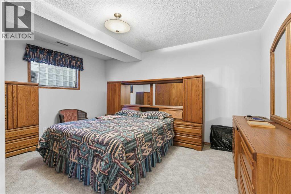 Single Family House Bi-level for Sale in  Sierra Morena Court SW Signal Hill Calgary 