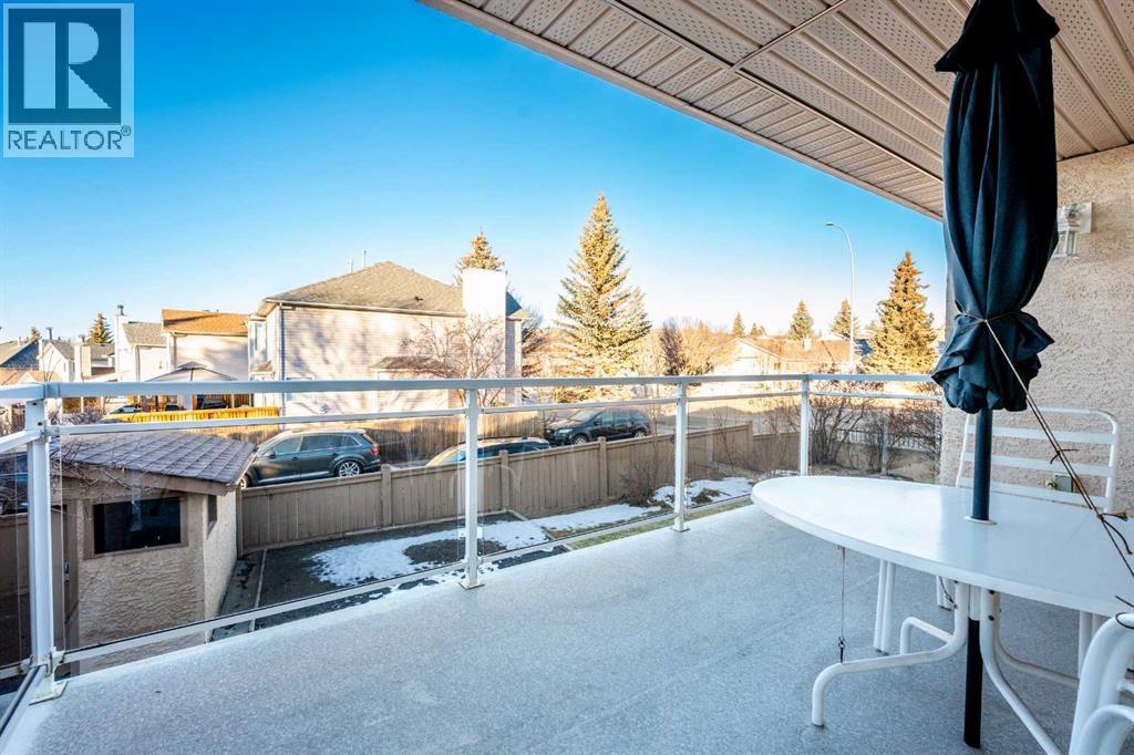 Single Family House Bi-level for Sale in  Sierra Morena Court SW Signal Hill Calgary 