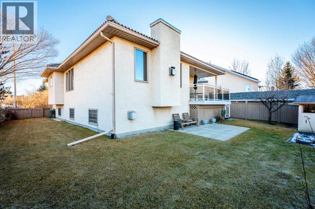 Single Family House Bi-level for Sale in  Sierra Morena Court SW Signal Hill Calgary 