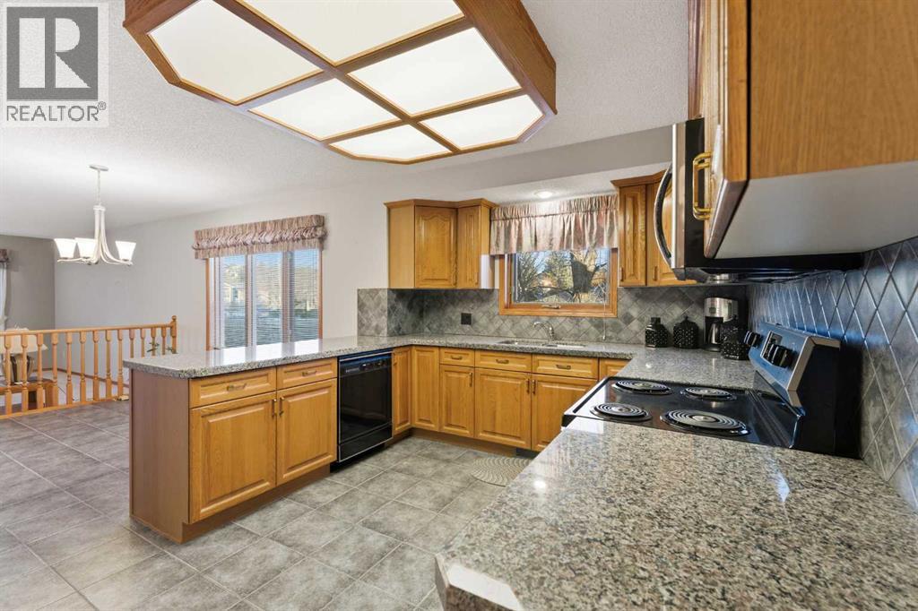 Single Family House Bi-level for Sale in  Sierra Morena Court SW Signal Hill Calgary 