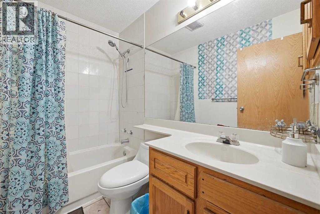 Single Family House for Sale in  Eldorado Close NE Monterey Park Calgary 