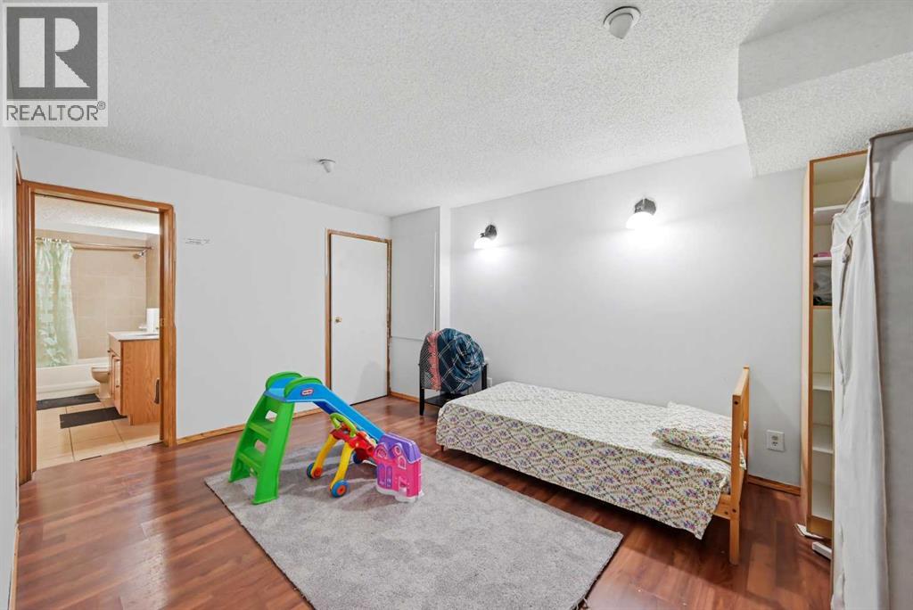 Single Family House for Sale in  Eldorado Close NE Monterey Park Calgary 