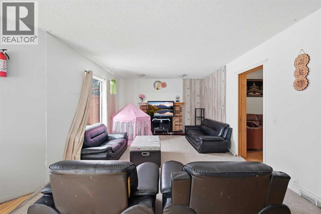 Single Family House for Sale in  Eldorado Close NE Monterey Park Calgary 