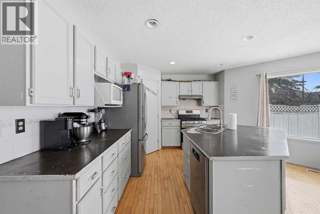 Single Family House for Sale in  Eldorado Close NE Monterey Park Calgary 