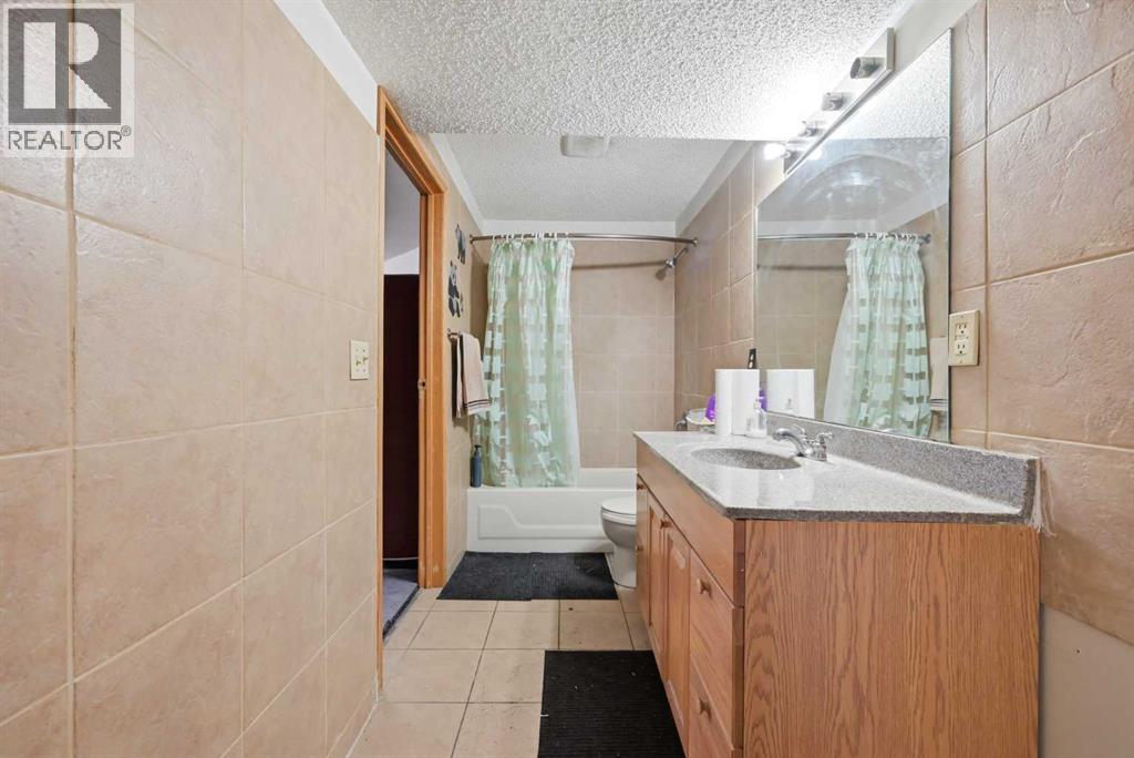 Single Family House for Sale in  Eldorado Close NE Monterey Park Calgary 