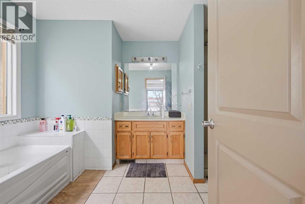 Single Family House for Sale in  Eldorado Close NE Monterey Park Calgary 