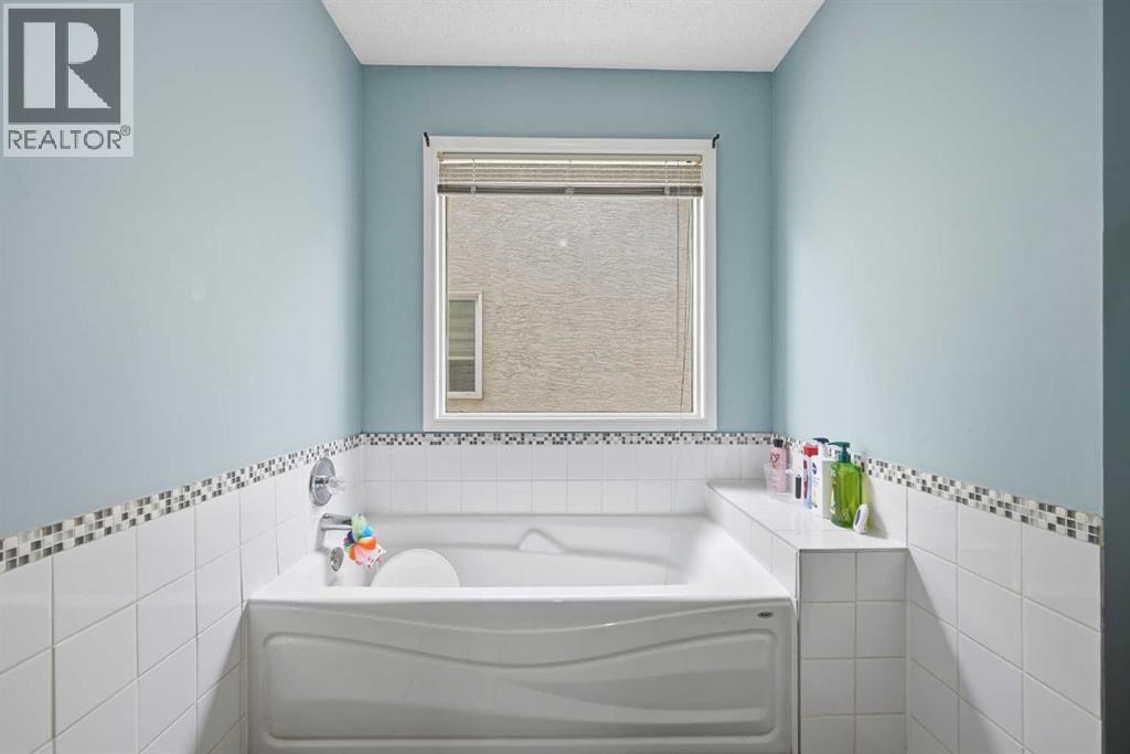 Single Family House for Sale in  Eldorado Close NE Monterey Park Calgary 